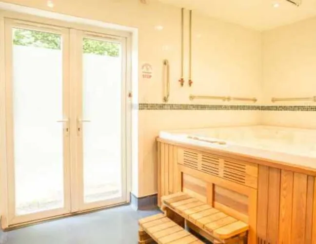 A jacuzzi tub at Ashmill care home in Birmingham - Maven Healthcare